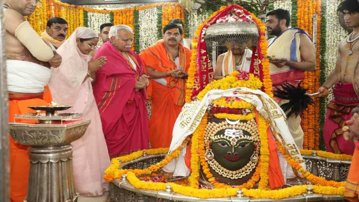 महाकाल की शरण में CM डॉ. मोहन, केंद्रीय मंत्री खट्टर के साथ शयन आरती में हुए शामिल, महाकाल लोक के लाइट एंड साउंड शो का भी किया अवलोकन