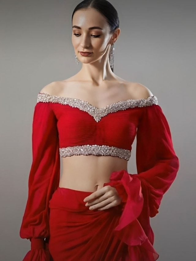 Fashion Tips: गर्मी-उमस में शादी अटेंड करनी है? बनवाएं ये Designer Blouse