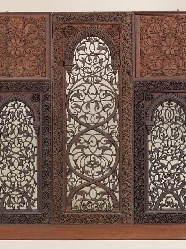 Living Room में लगवाएं Laser Cut Wall Panel के ये डिजाइंस, मिलेगा Royal लुक