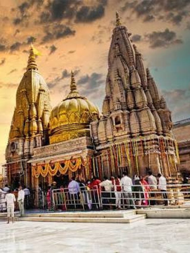 Varanasi: भीषण गर्मी में भी नहीं कम हुई विश्वनाथ के भक्तों की आस्था…