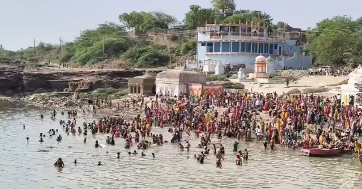 Somvati Amavasya 2026: दतिया के सेवड़ा सनकुआ घाट पर उमड़ा लाखों श्रद्धालुओं का सैलाब, सुरक्षा के नाम पर चंद पुलिसकर्मी तैनात, मंडरा रहा बड़ा खतरा