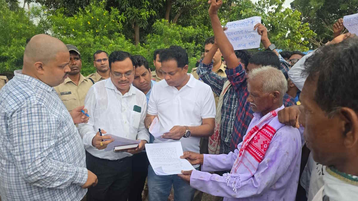 देवस्थल पर न्यायालय भवन! जमीन आवंटन को लेकर आदिवासी समाज और जिला प्रशासन आमने-सामने…