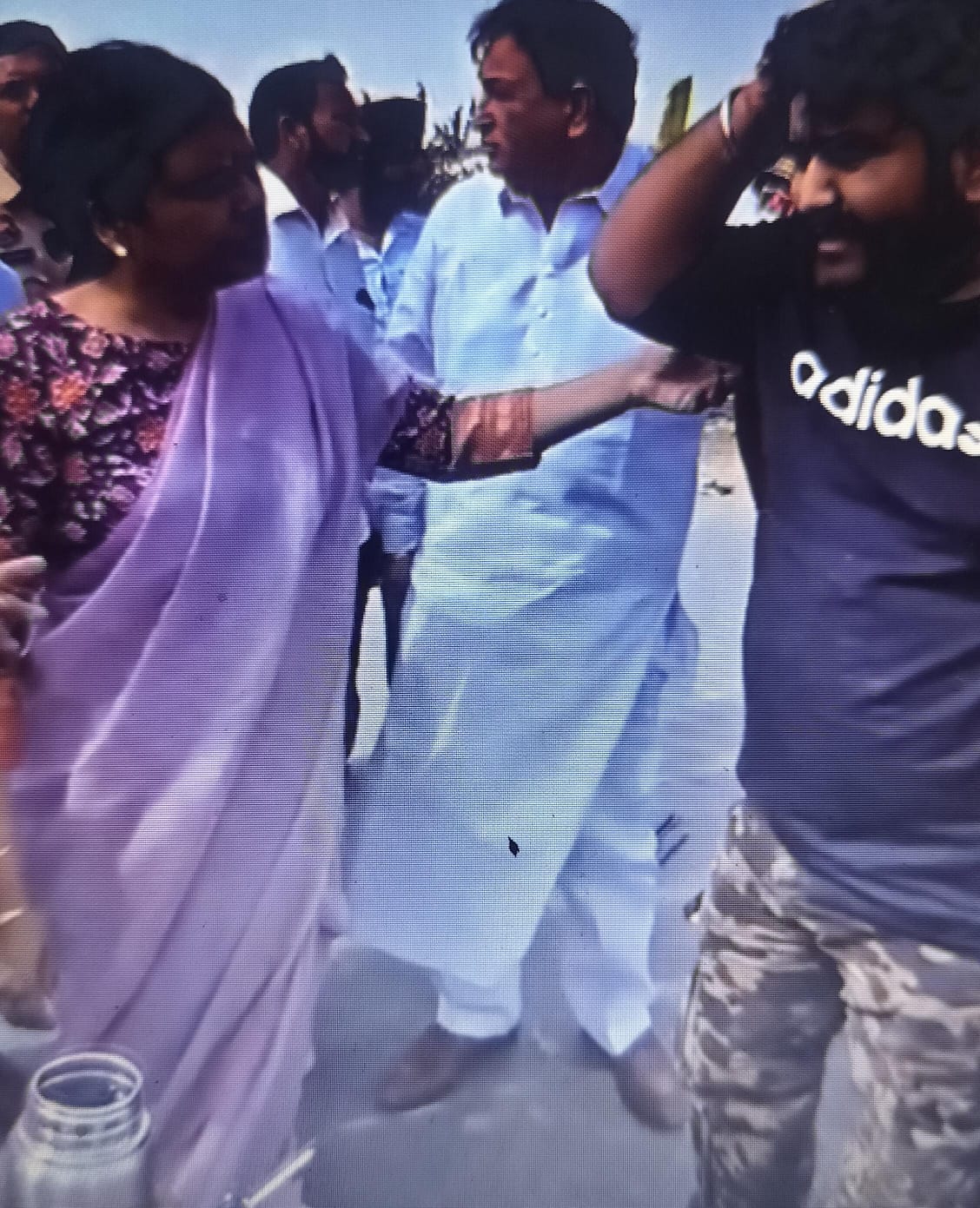 फतेहाबाद में सड़क हादसे के घायल युवक की भाजपा प्रदेशाध्यक्ष ने की मदद, काफिला रुकवाकर अस्पताल भिजवाया