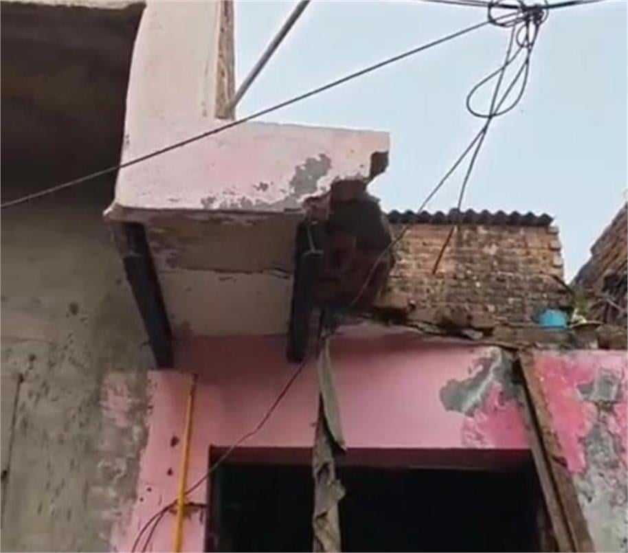 फरीदाबाद में बड़ा हादसा: छज्जा गिरने से 55 वर्षीय महिला की मौत, परिवार में मचा कोहराम