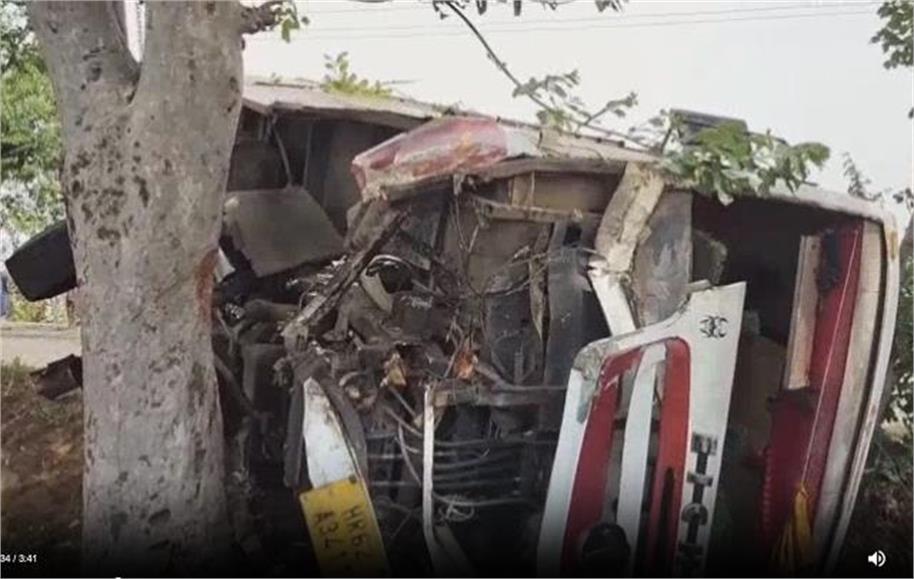 Accident Breaking : फतेहाबाद-टोहाना मार्ग पर बड़ा सड़क हादसा, 52 सीटर बस खेत में पलटी, 3 की मौत, कई घायल