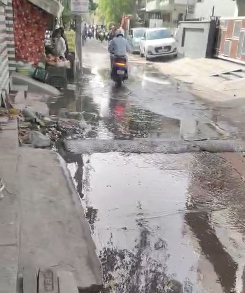 Gurugram News: महाकाल मंदिर के बाहर गंदगी का अंबार, प्रशासन की उदासीनता से भक्त परेशान