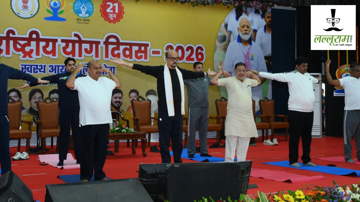 International Yoga Day 2026 : राज्यपाल रमेन डेका ने रायपुर में किया योगाभ्यास, कहा- योग भारत की अनमोल परंपरा और समृद्ध जीवनशैली का प्रतीक