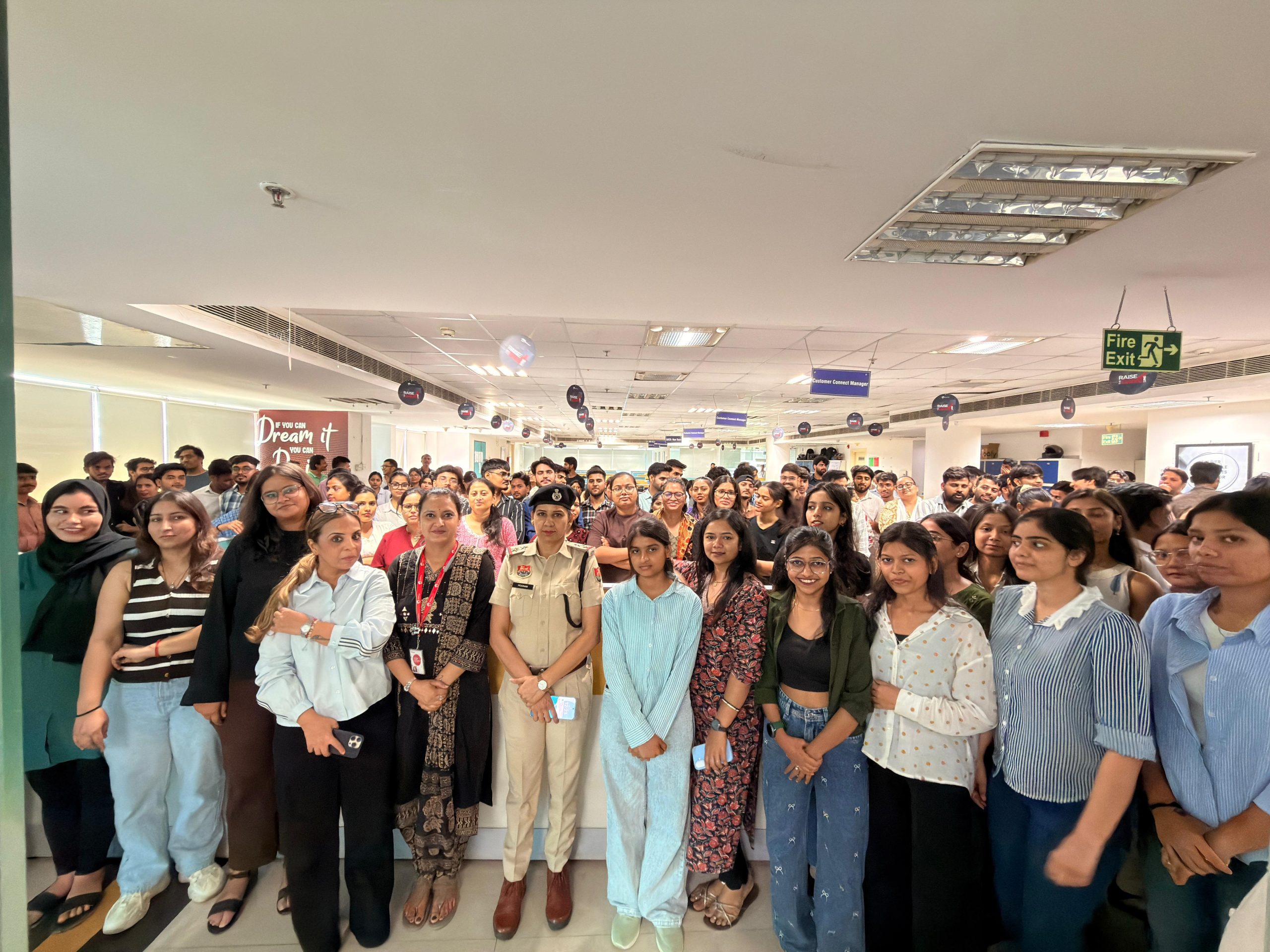गुरुग्राम पुलिस का अभियान: 300 कंपनी कर्मचारियों को सिखाए साइबर सुरक्षा और आत्मरक्षा के गुर