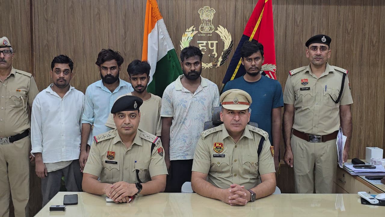 बिग बास्केट- डी मार्ट की फर्जी सेल का खेल! दिल्ली में चल रहे साइबर ठगी के कॉल सेंटर पर गुरुग्राम पुलिस का छापा, 5 गिरफ्तार