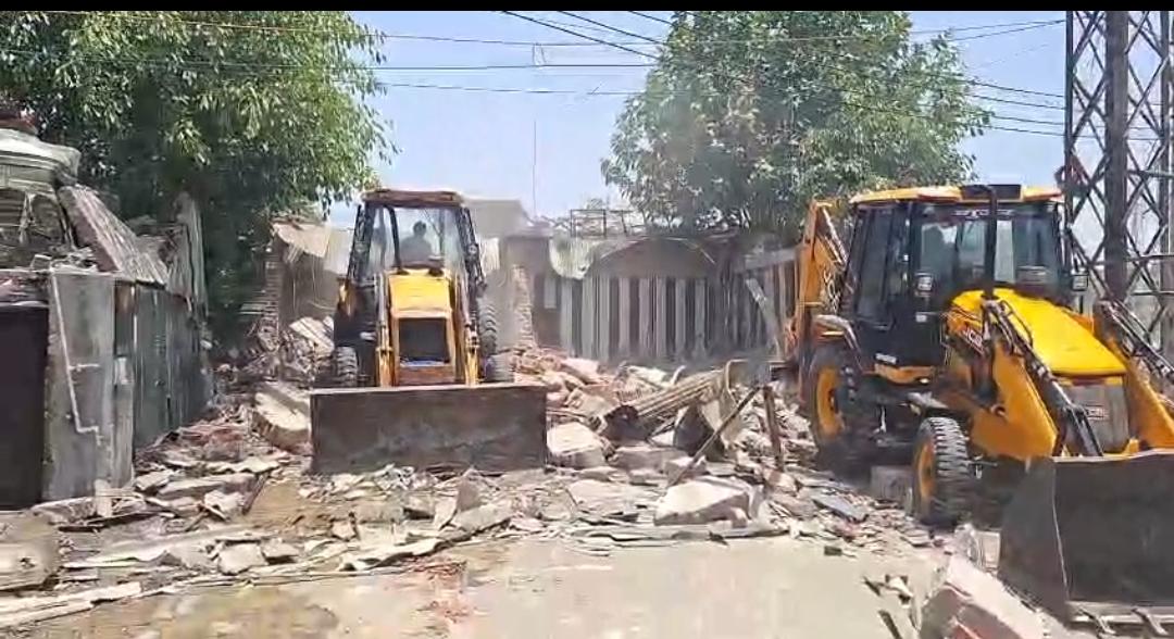 गुरुग्राम में अपराधियों पर बुलडोजर एक्शन, एक हफ्ते में 5 करोड़ की अवैध संपत्तियां ध्वस्त