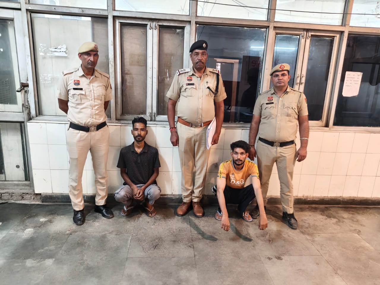 Gurugram News: नशे की लत ने बनाया चोर: दुकान का ताला तोड़ उड़ाया राशन, दो गिरफ्तार
