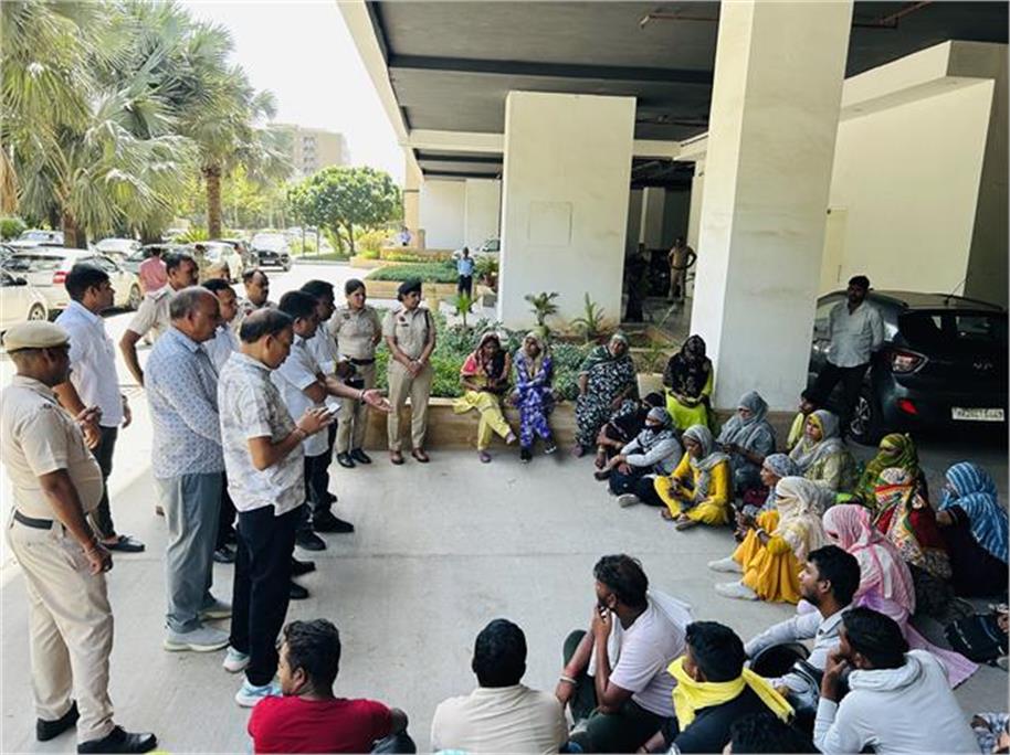सफाई कर्मचारियों की मांगों पर बनी सहमति: हर महीने की 10 तारीख को मिल जाएगा वेतन ,कल से काम पर लौटेंगे