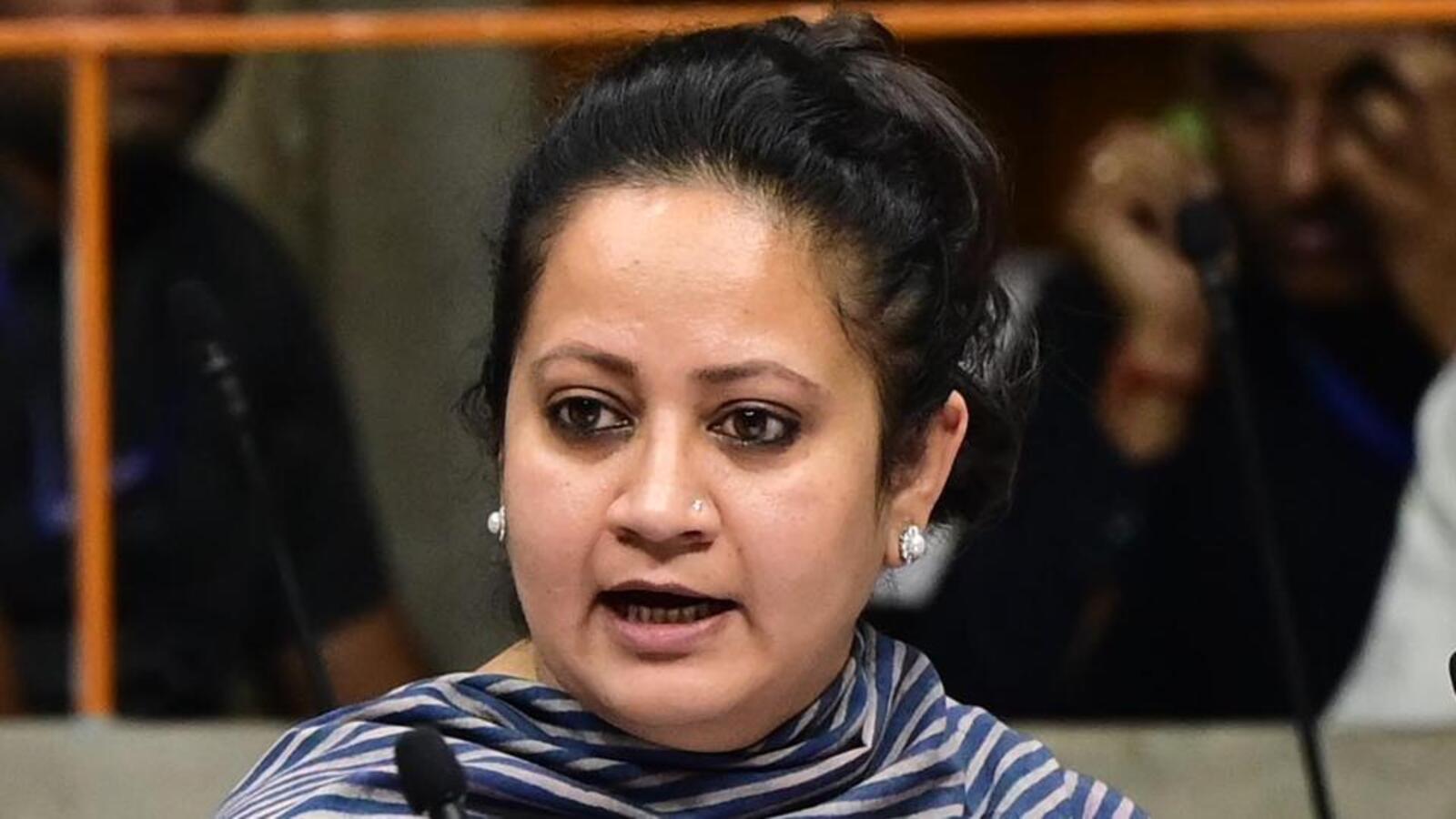 समीक्षा बैठक के बीच अचानक स्वास्थ्य मंत्री का बड़ा एक्शन: अधिकारी पर गिरी गाज, डीडीपीओ प्रमोद कुमार निलंबित