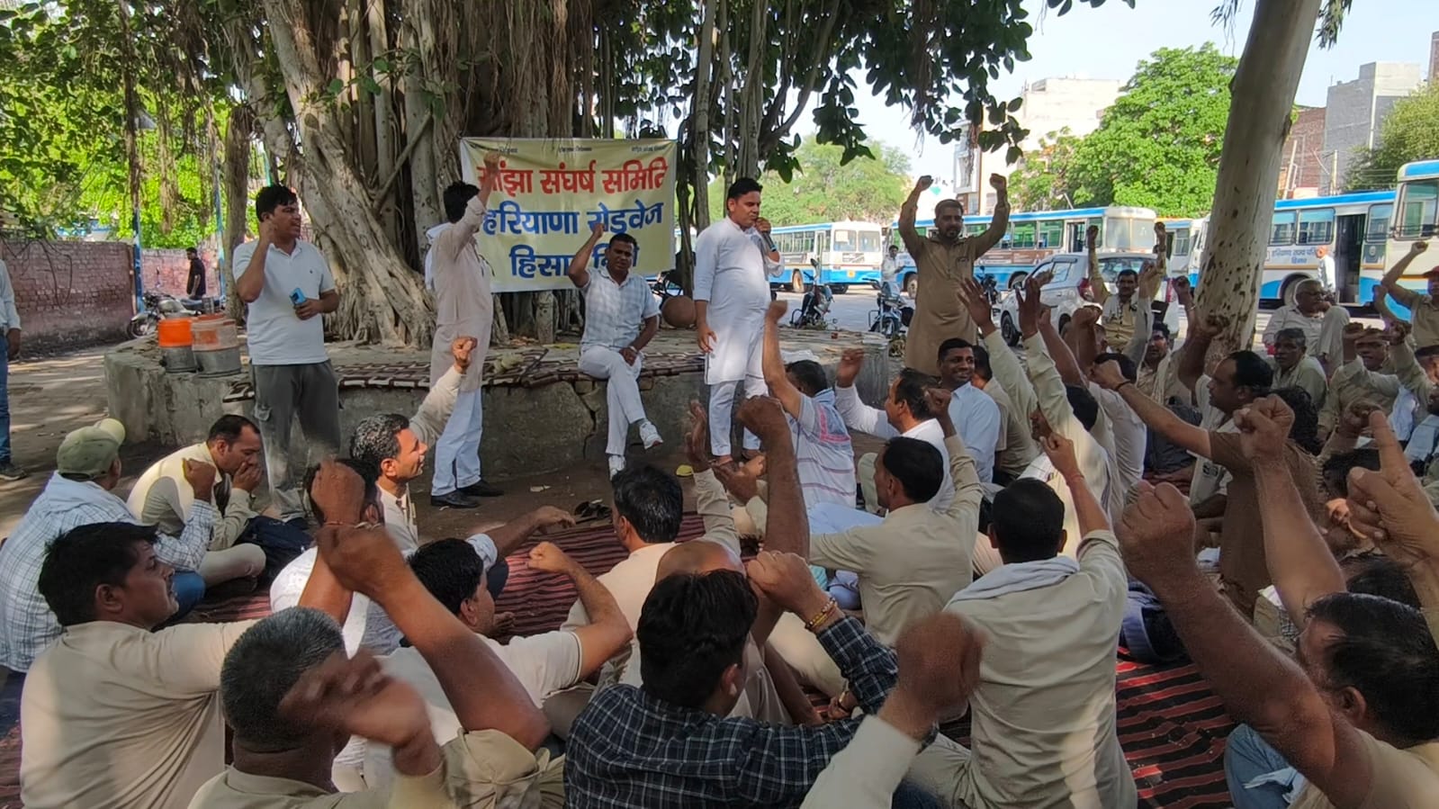 हिसार रोडवेज कर्मचारियों का बड़ा ऐलान, रात्रि ठहराव सेवाएं बंद, चक्का जाम की चेतावनी