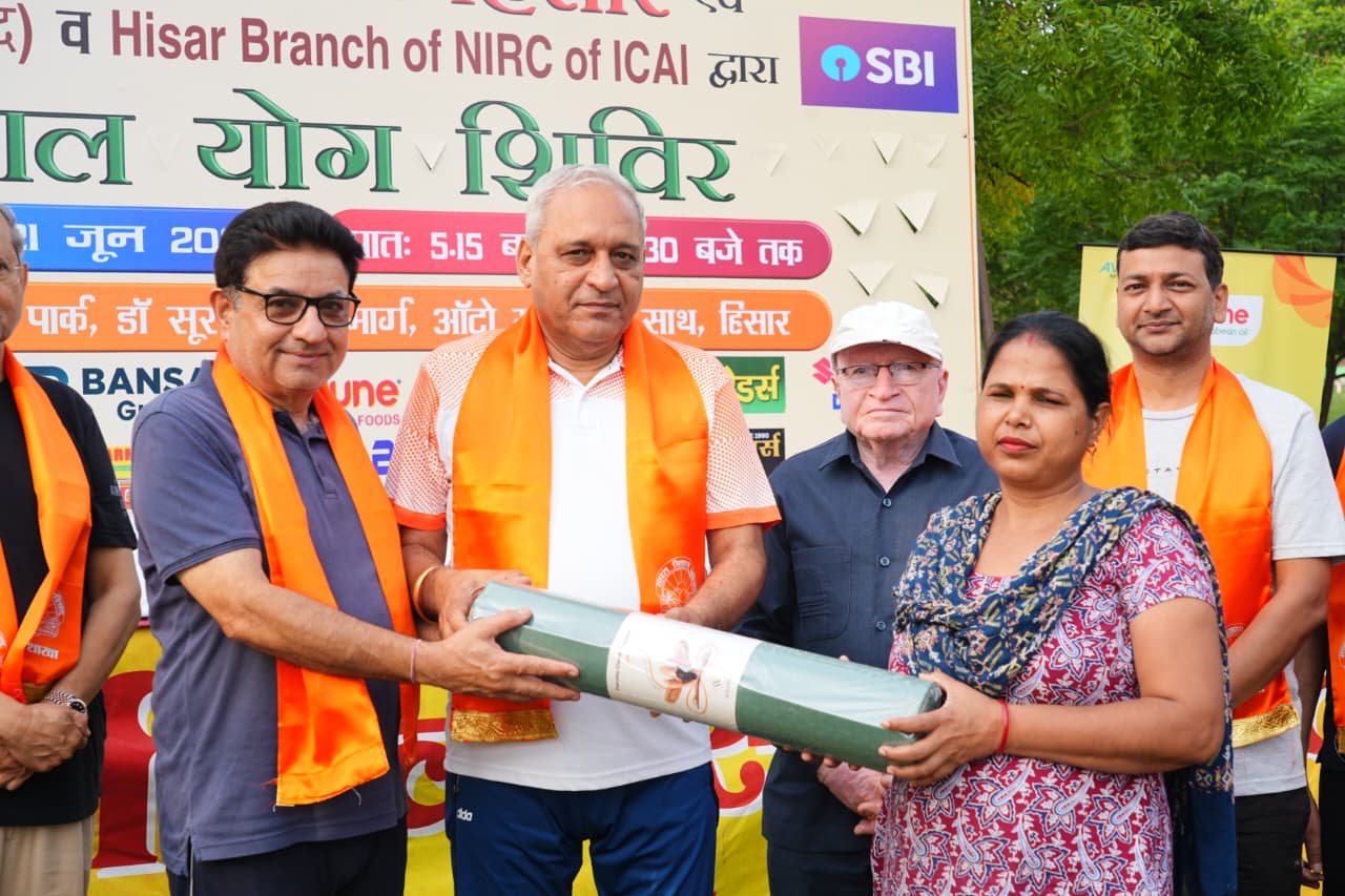 हिसार में योग शिविर का आयोजन: मंत्री रणबीर गंगवा ने दिया ‘करो योग, रहो निरोग’ का मंत्र