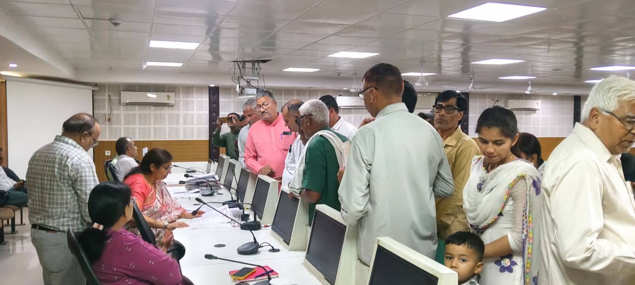 हिसार समाधान शिविर में ADC शालिनी चेतल का बड़ा एक्शन, जनसमस्याओं पर अधिकारियों को लगाई फटकार
