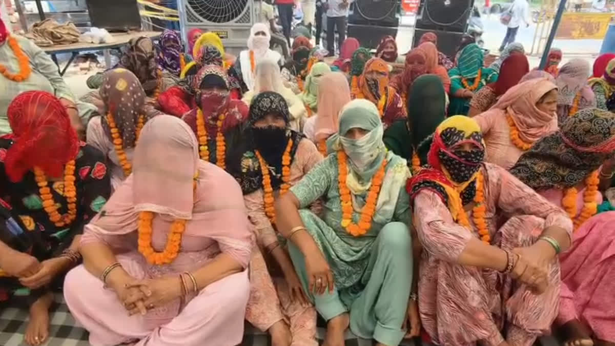 Hisar News: चानौत में पानी के लिए महासंग्राम; 51 महिलाएं भूख हड़ताल पर, प्रशासन ने दर्ज किए केस