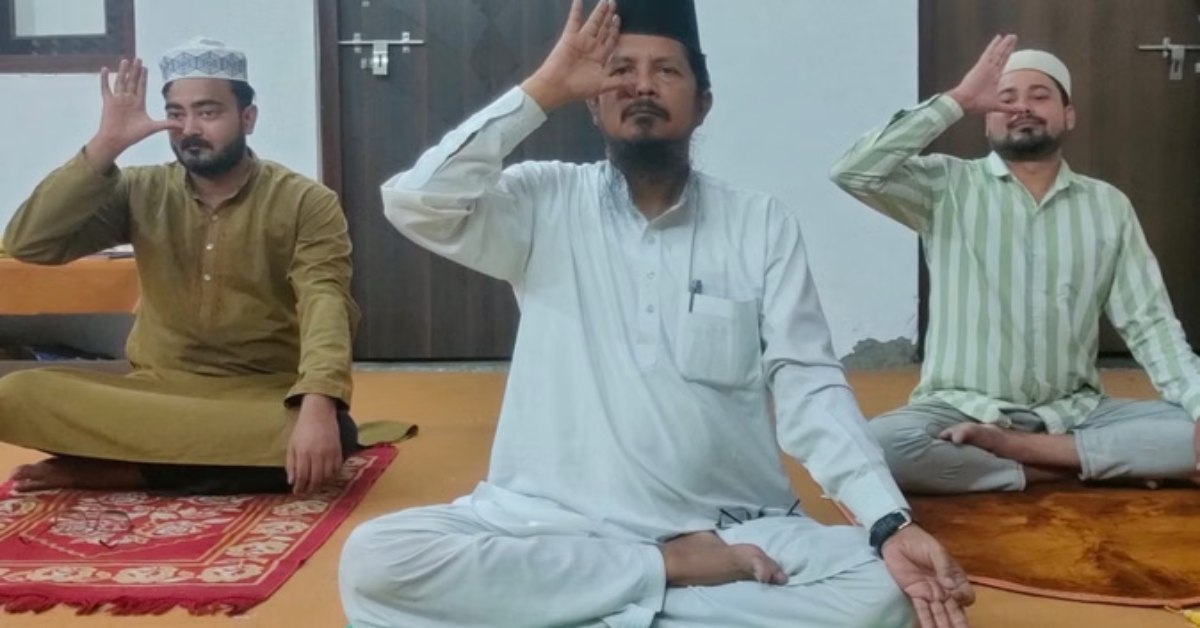 मौलाना शहाबुद्दीन रजवी ने किया योग, कहा- इसका किसी भी धर्म से कोई संबंध नहीं