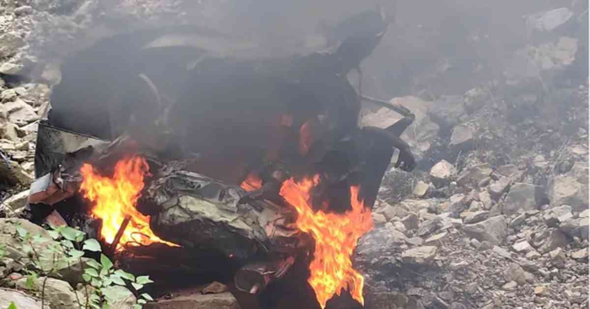 पिथौरागढ़ में दर्दनाक हादसा, खाई में गिरी तेज रफ्तार, 2 लोगों की जिंदा जलकर मौत