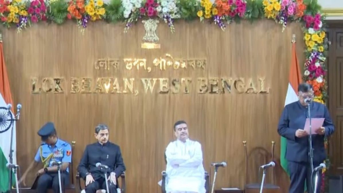 CM शुभेंदु कैबिनेट का हुआ विस्तार, नवन्ना में 35 विधायकों ने ली शपथ