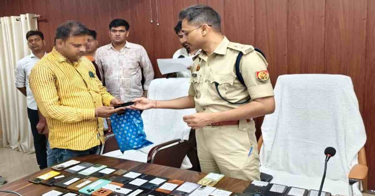 खाकी ने बिखेरी खुशियांः 33.30 लाख रुपए के गुमशुदा मोबाइल बरामद, खोया फोन पाकर लोगों को खिल उठे चेहरे