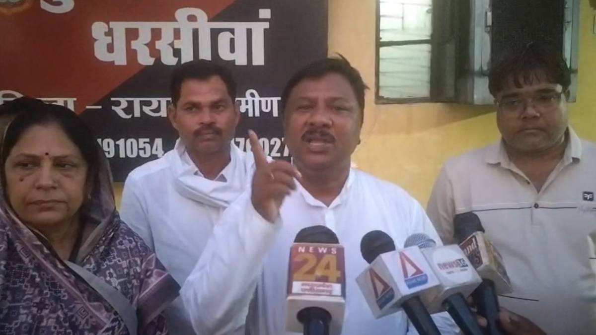नाबालिग से गैंग रेप के आरोप पर सियासत तेज, कांग्रेस ने आरोपियों की गिरफ्तारी को लेकर पुलिस को दिया 12 घंटे का अल्टीमेटम, कार्रवाई नहीं होने पर आंदोलन की दी चेतावनी