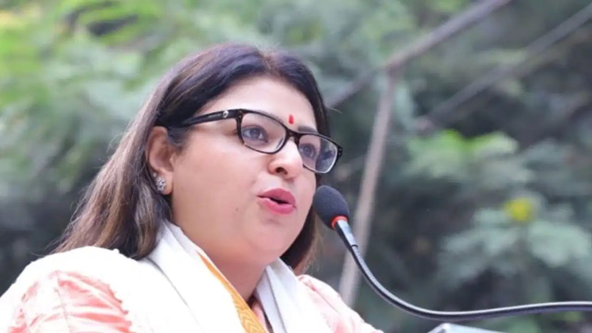 BJP MLA प्रियंका टिबरेवाल का TMC पूर्व विधायक के घर प्रदर्शन, एंटाली विधायक पर लगा जमीन हड़पने का आरोप