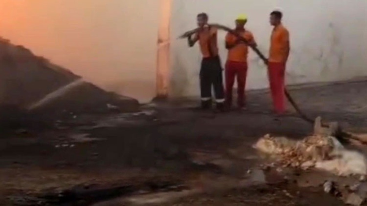 उलूंडा के तेल कारखाने में लगी भीषण आग, बींका दमकल विभाग का रेस्क्यू ऑपरेशन जारी …