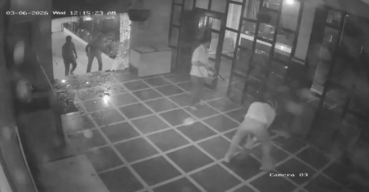 होटल में ऑर्डर लेट होने पर जमकर बवालः वापस आकर की फायरिंग, मैनेजर को पीटा, वारदात कैमरे में कैद