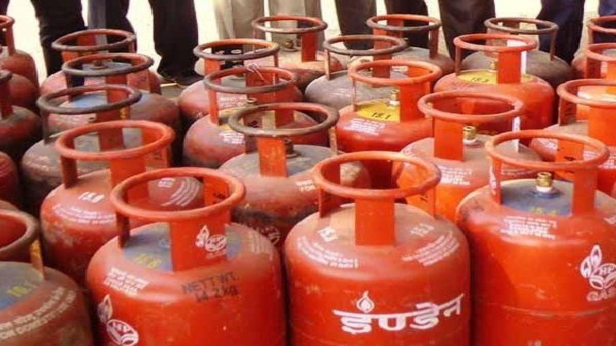 महंगाई का जोर का झटका धीरे से : MP में घरेलू LPG सिलेंडर 29 रुपये महंगा, ग्वालियर में ₹1000 के पार, तीन महीने में दूसरी बार बढ़े दाम