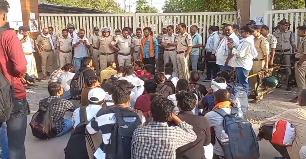 बड़ी खबरः ईएसबी का सर्वर फेल, चार भर्ती परीक्षाएं रद्द, अभ्यर्थियों का फूटा गुस्सा, कलेक्ट्रेट पर धरना