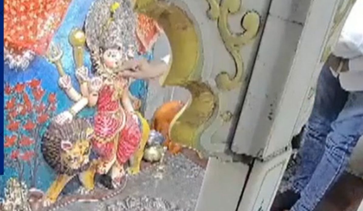 महाराष्ट्र में इरफान शेख और सोहेल शेख उड़ा ले गए माता का मंगलसूत्र, हिंदू दिखने के लिए मंदिर में जोड़े हाथ, उतारे जूते