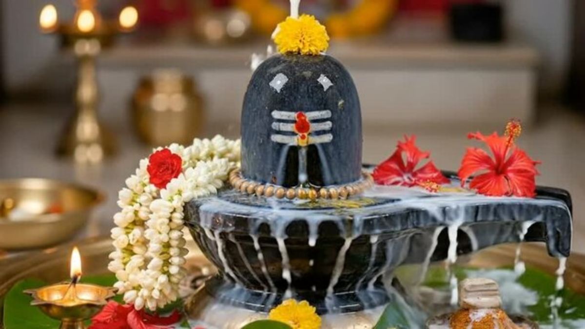 शिव महापुराण में वर्णित : क्यों शिवलिंग का शीर्ष कभी नहीं छोड़ा जाता खाली …