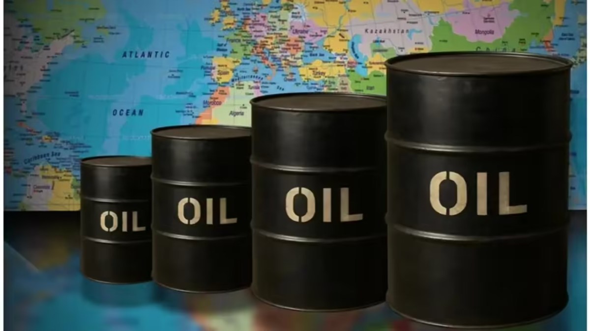Crude Oil Price Today : अचानक सस्ता हुआ कच्चा तेल, क्या पेट्रोल-डीजल होंगे सस्ते ?