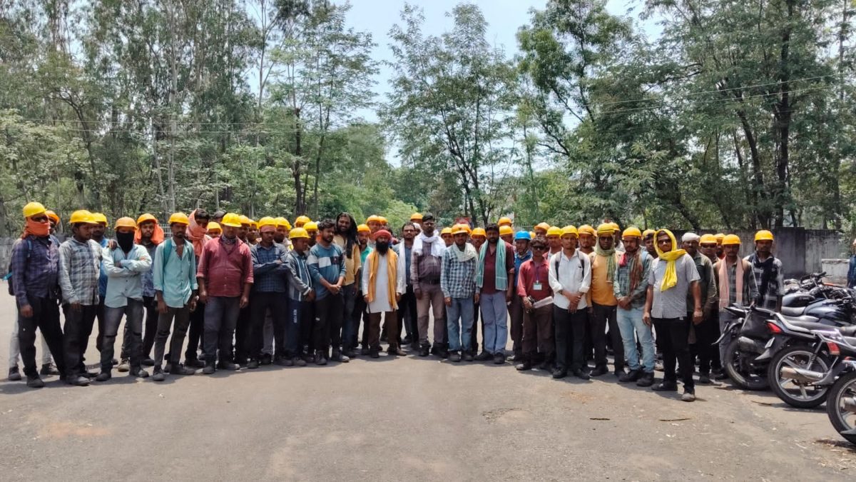SECL गेवरा में ठेका कंपनी के खिलाफ मजदूरों ने खोला मोर्चा, तीन दिनों से किया काम बंद, श्रम कानून का उल्लंघन और वेतन में देरी के लगाए आरोप