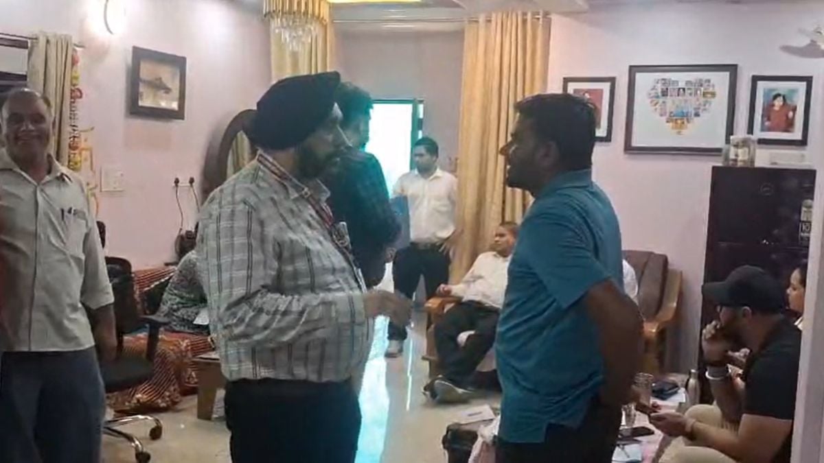 निगम अधिकारी पर EOW का शिकंजा: आय से अधिक मामले में छापा, फ्लैट, जमीन और गाड़ियों का खुलासा