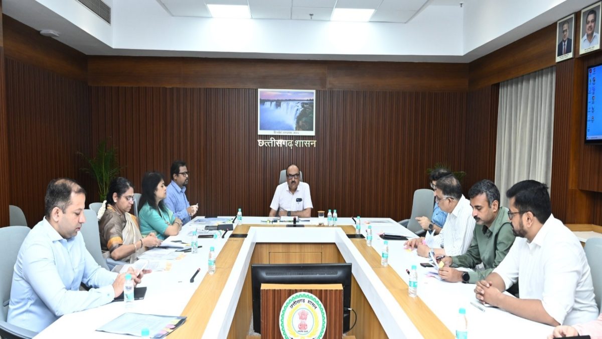International Yoga Day 2026 : सरगुजा में होगा राज्य स्तरीय योग दिवस का मुख्य आयोजन, CS ने की उच्च स्तरीय बैठक, अधिकारियों को दिए आवश्यक निर्देश