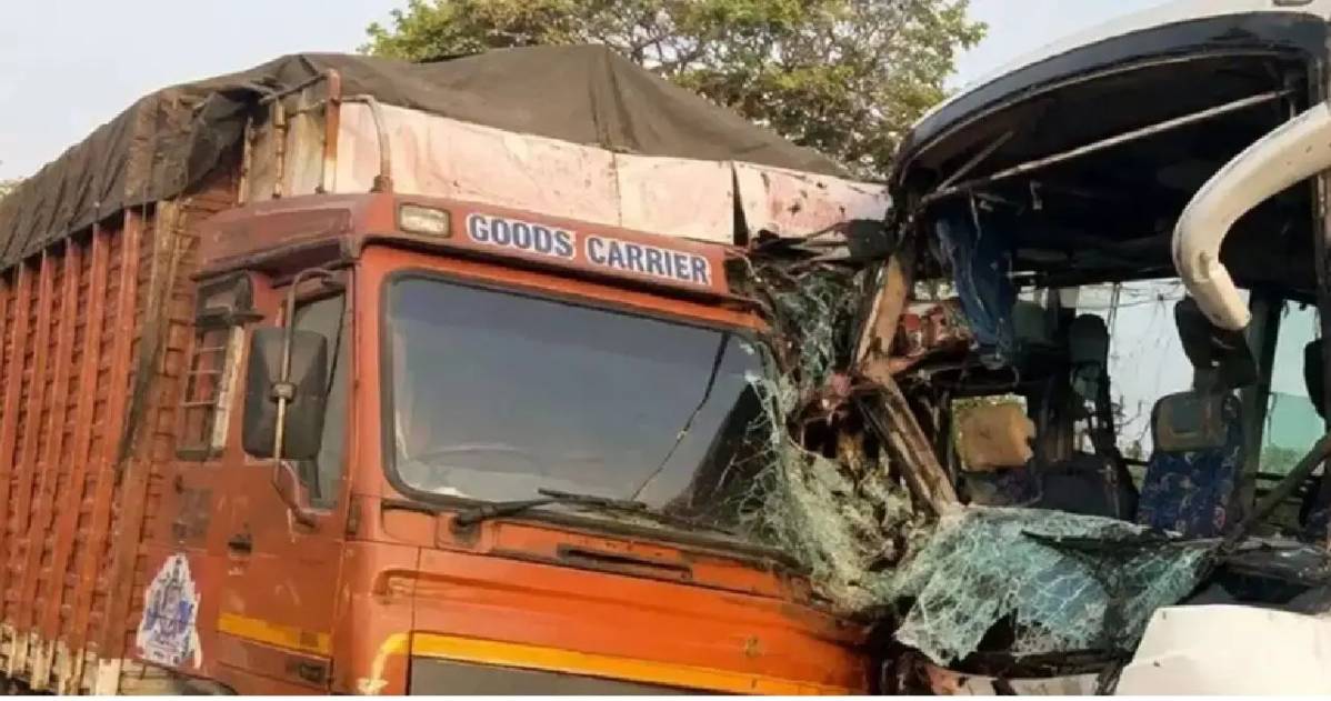 गुजरात में भीषण सड़क हादसा, बस और ट्रक के बीच टक्कर, 10 की मौत, 26 से ज्यादा घायल