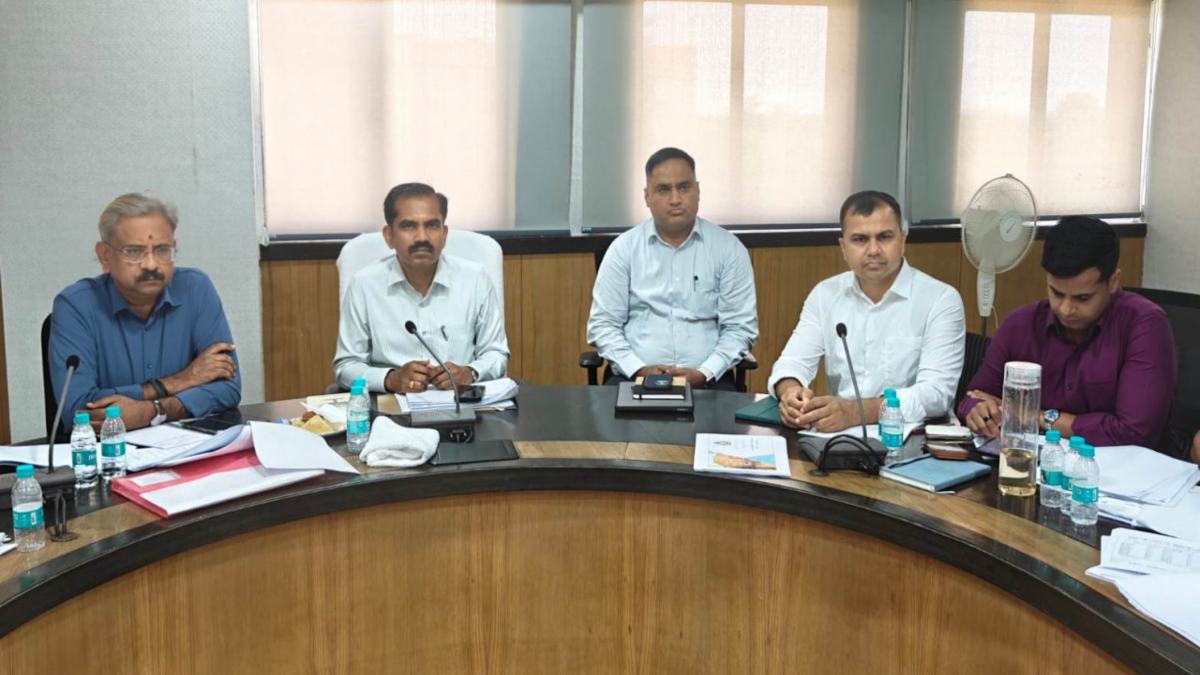 परमिट लेकर बस नहीं चलाने वालों पर होगी कार्रवाई, बकाया वसूली अभियान भी चलेगा, परिवहन आयुक्त ने दिए निर्देश
