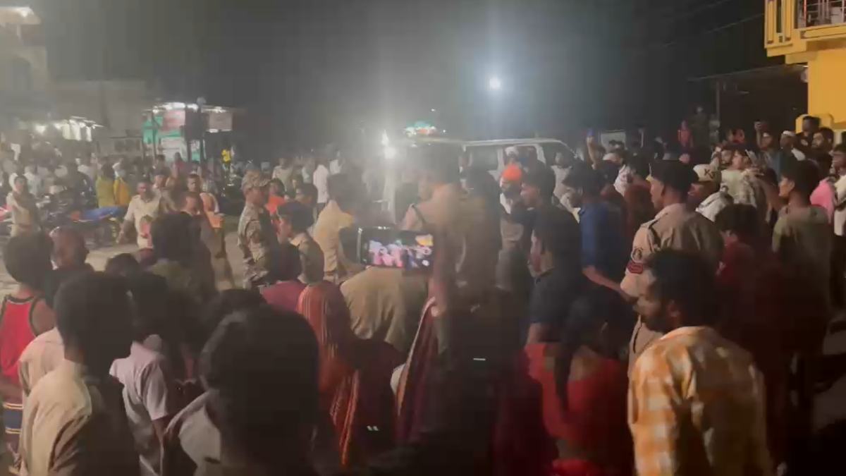 गर्भवती महिला की मौत पर फूटा गुस्सा : निजी अस्पताल पर लापरवाही का आरोप, कार्रवाई की मांग को लेकर सड़क पर उतरे परिजन, मुख्य मार्ग पर किया चक्काजाम