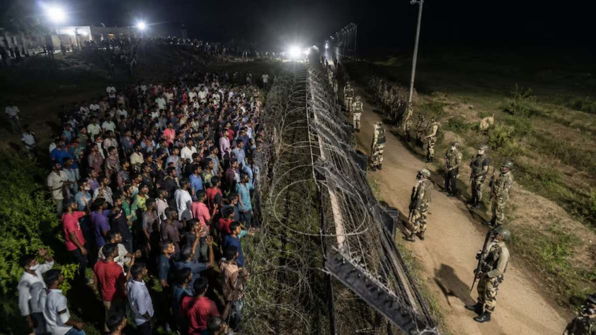 घुसपैठ की कोशिश नाकाम होने के बाद भारत-बांग्लादेश में तनाव, BSF ने किया मालदा बॉर्डर पर हाई अलर्ट; सीमा पर रेड फ्लैग लहराया