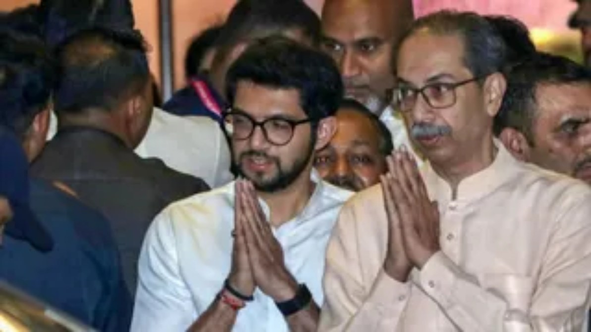 क्या उद्धव ठाकरे कर पाएंगे डैमेज कंट्रोल? उद्धव गुट के बागी सांसद की PC पर टिकी सबकी नजरें, अलग होने का कर सकते है औपचारिक ऐलान