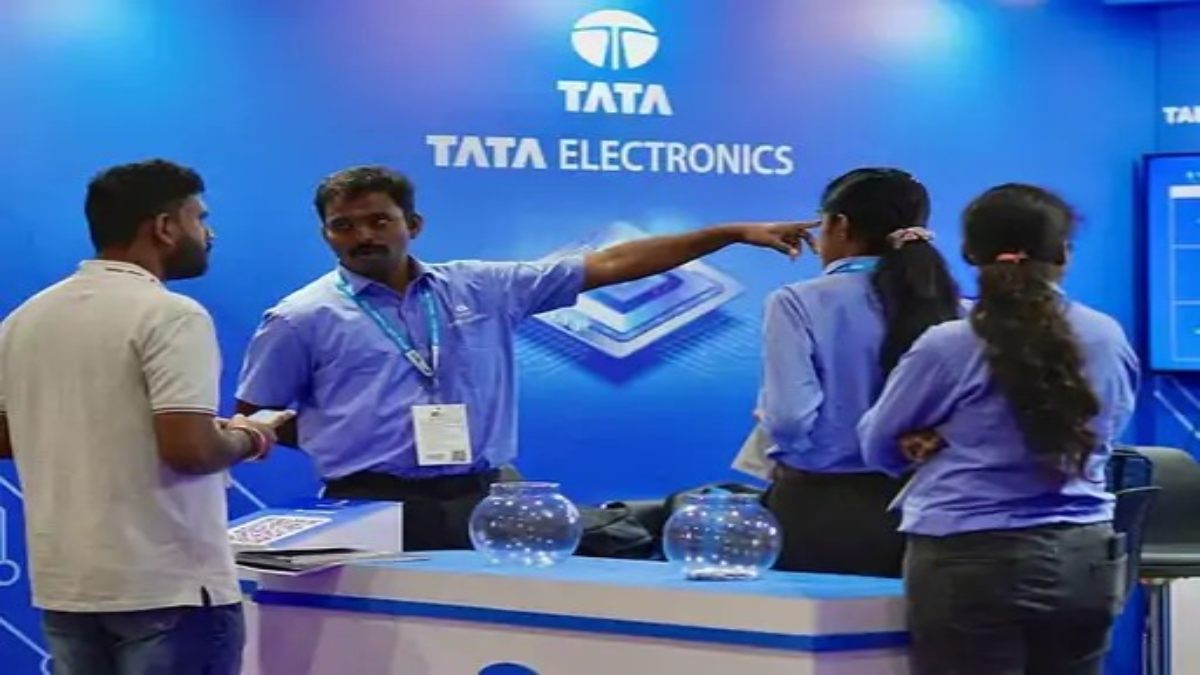 Dark Web Hacking News : Tata Electronics का डेटा डार्क वेब पर लीक, Apple और Tesla की Secret Files चोरी …