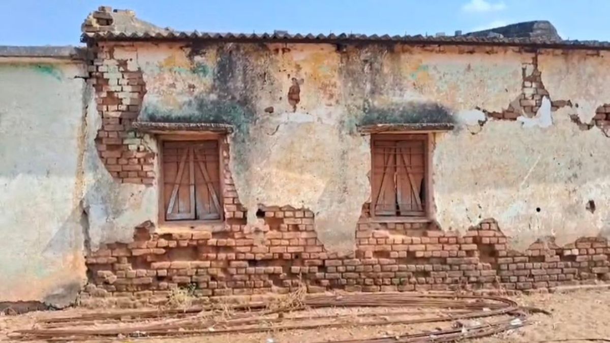 मौत के साए में पढ़ाई: जर्जर स्कूल भवनों में बैठने को मजबूर बच्चे, कई शासकीय स्कूलों का खस्ताहाल