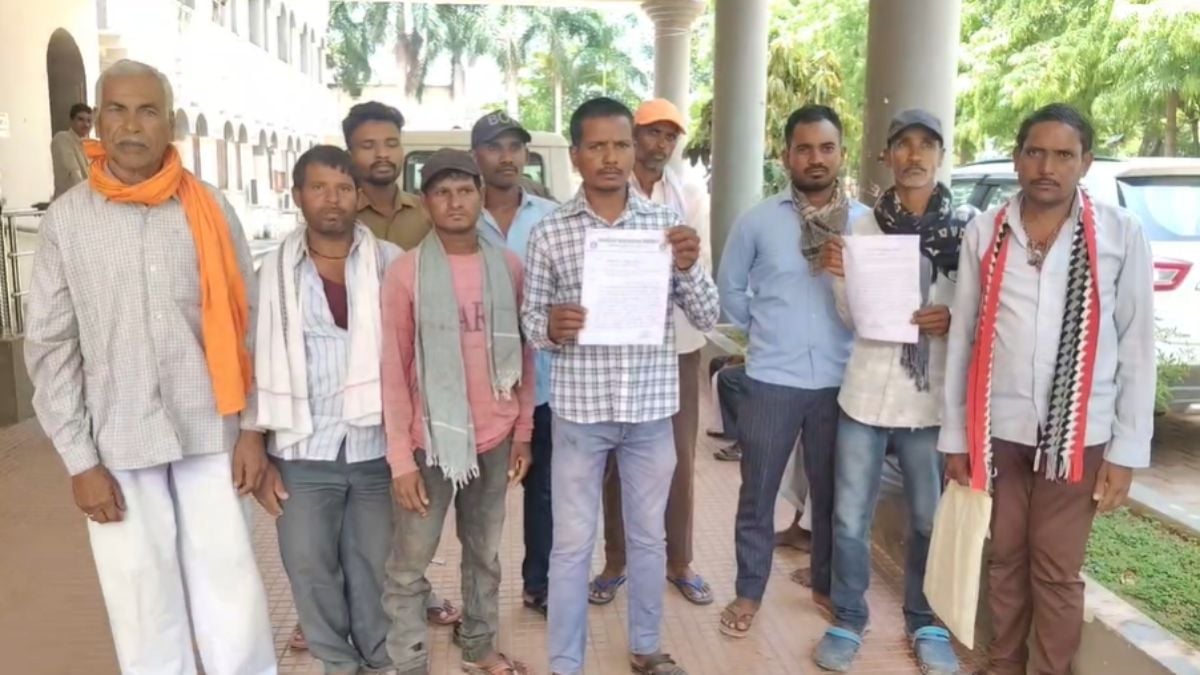 CG News : 250 एकड़ सरकारी जमीन पर अवैध कब्जे का आरोप, दोषियों पर कार्रवाई की मांग को लेकर कलेक्ट्रेट पहुंचे ग्रामीण