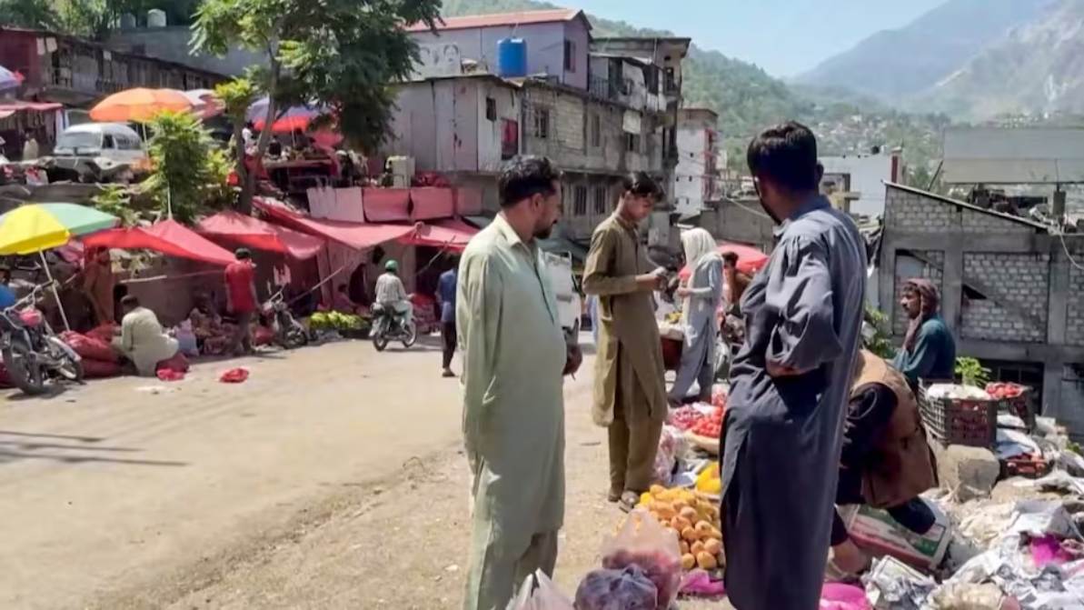 खाना-दवा, ईंधन सभी पर लगा नाकेबंदी; PAK सरकार का विरोध दबाने का नया फंडा, शहबाज-मुनीर की क्रूरता हुई जगजाहिर