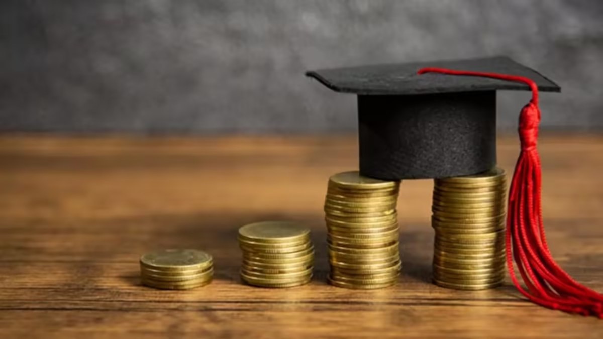 Education Loan Tips : जल्दबाजी में न करें ये गलतियां, एक मिस्टेक बढ़ा सकती हैं लाखों का बोझ