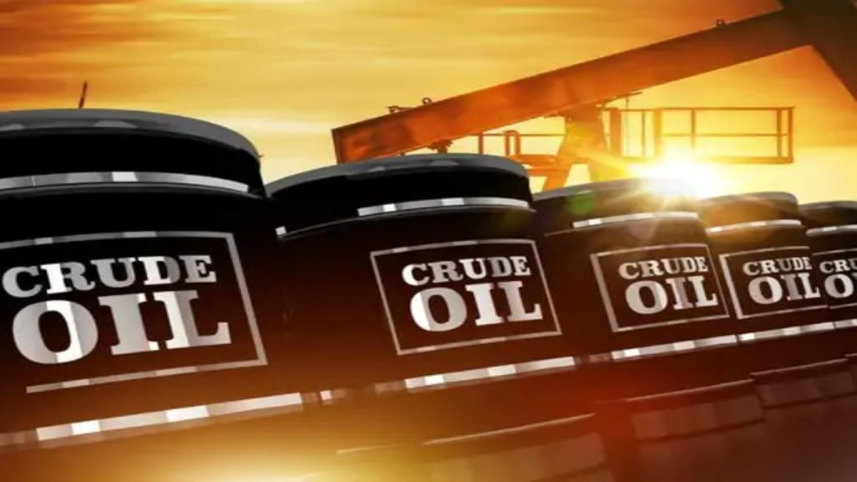 Crude Oil Price Crash : ईरान युद्ध से पहले के स्तर पर पहुंचा कच्चा तेल, फिर भी अभी सस्ता नहीं होगा पेट्रोल-डीजल …