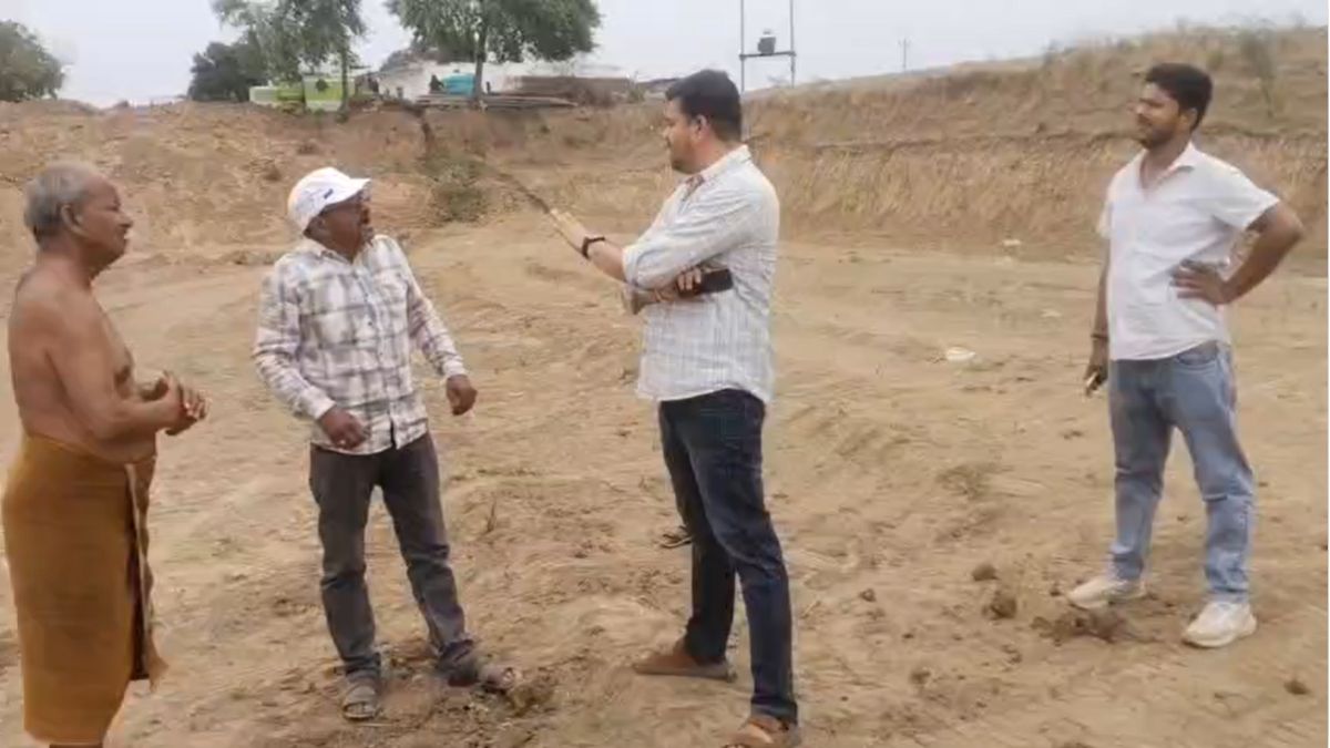 ‘रुक जाओ नहीं तो मार दूंगा गोली’: रेत माफिया बाप-बेटे के तहसीलदार को धमकाने का वीडियो वायरल