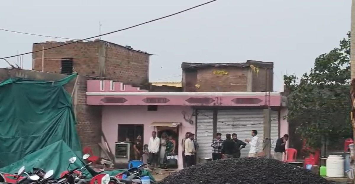 दर्दनाक हादसाः मकान का छज्जा टूटने से दो महिलाओं की मौत, 3 घायल, आंधी-बारिश के कारण हुई घटना